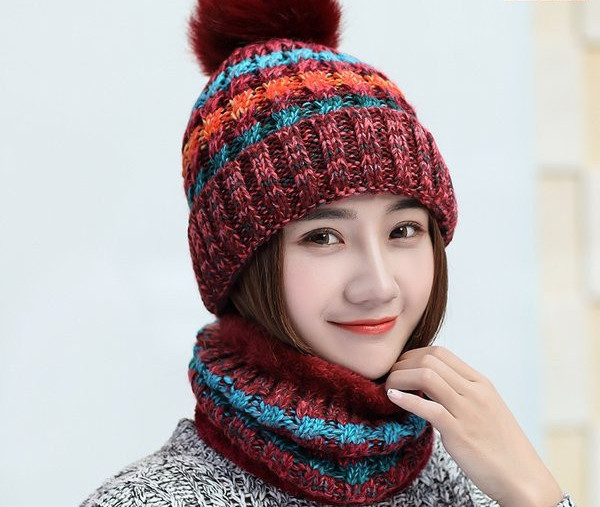 Дамска шапка и шал - 2в1 в различни цветве