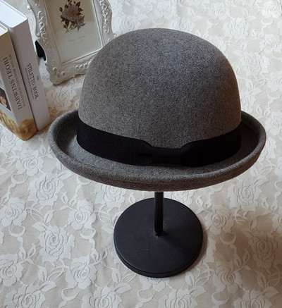 Μοντέλο γυναικείο καπέλο φθινοπώρο-χειμώνα μονόχρωμο