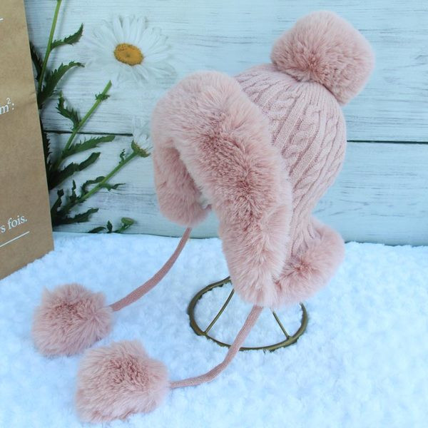 Дебела зимна шапка с помпони