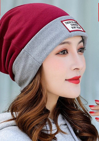 Ženska pletena zimska kapa sa natpisom