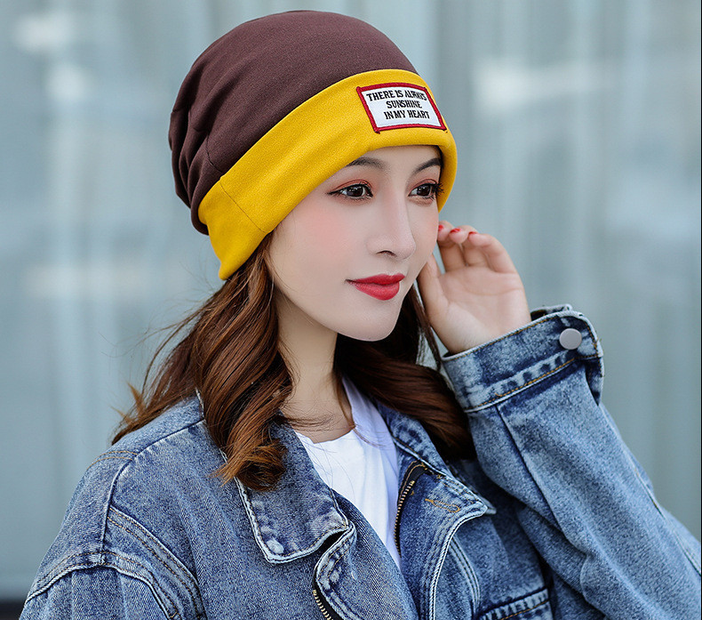 Дамска шапка изчистен модел с падпис и бродерия