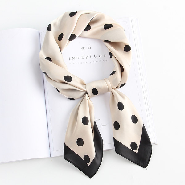 Μοντέρνο γυναικείο κασκόλ σε πολλά χρώματα