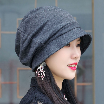 Ženska kapa u četiri boje