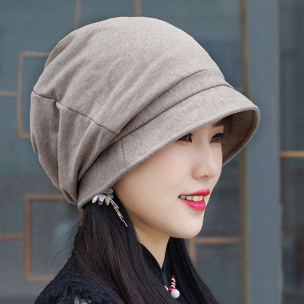 Ženska kapa u četiri boje