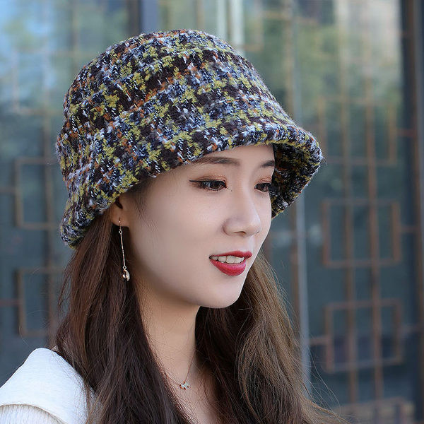Дамска модерна цветна шапка тип идьотка 