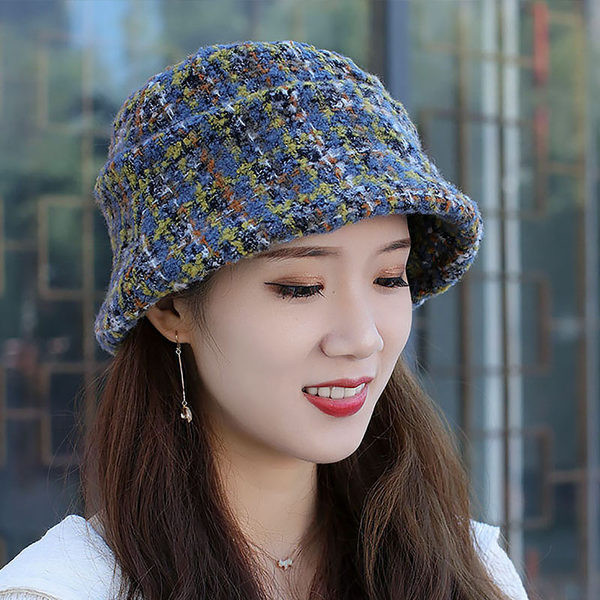Дамска модерна цветна шапка тип идьотка 