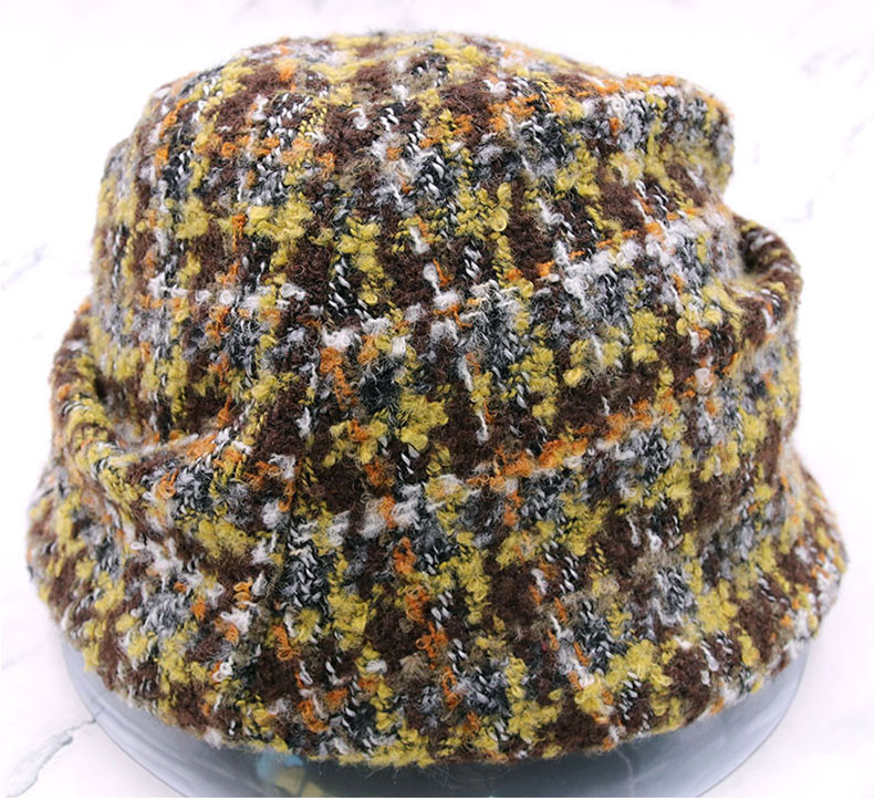 Дамска модерна цветна шапка тип идьотка 