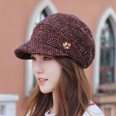 Καπέλο τύπου μπερέ φθινοπώρου-χειμερινό με μεταλλική διακόσμηση