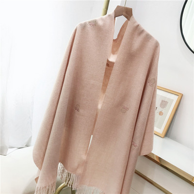 Γυναικείο φουλάρι με κρόσσια και κέντημα