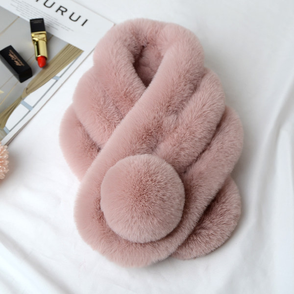 Дамски пухен шал - зимен