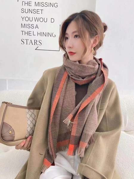 Moderni ženski šal s resama