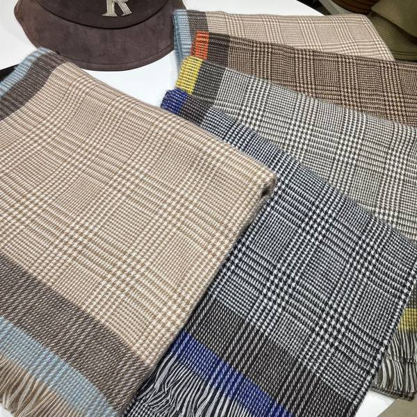 Moderni ženski šal s resama