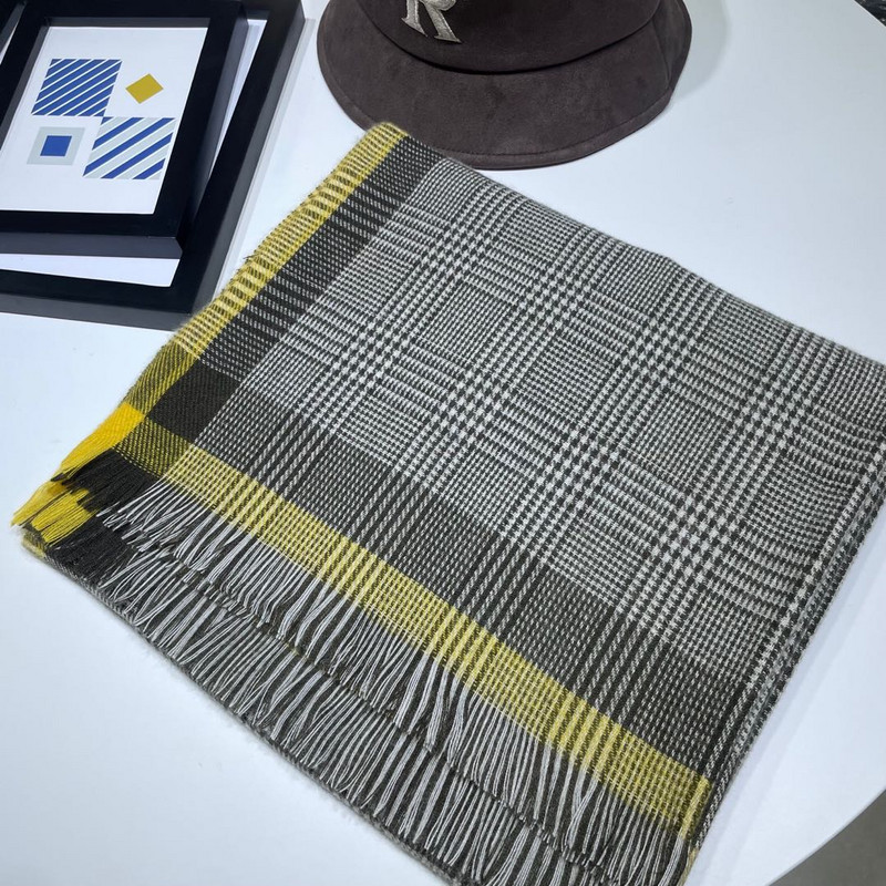 Moderni ženski šal s resama