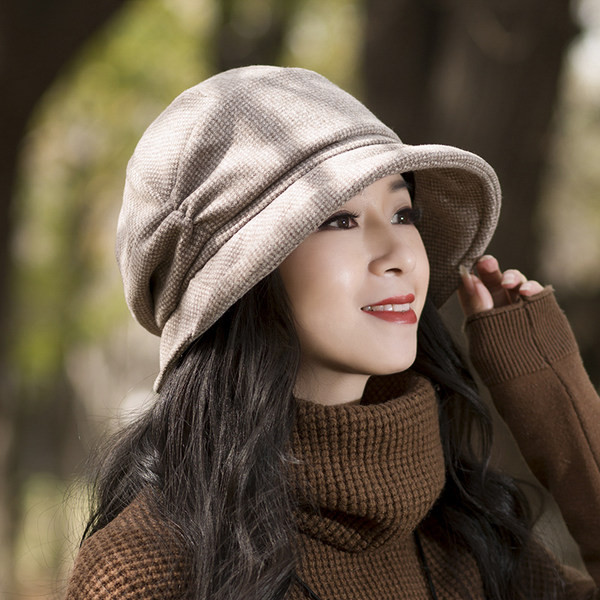 Дамска есенно-зимна шапка тип рибарска