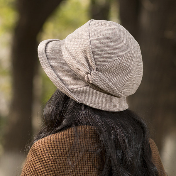 Дамска есенно-зимна шапка тип рибарска