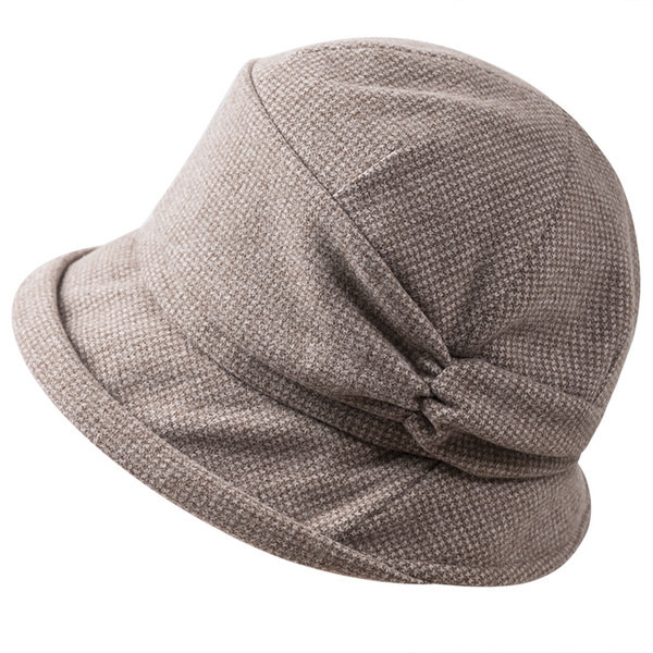 Дамска есенно-зимна шапка тип рибарска