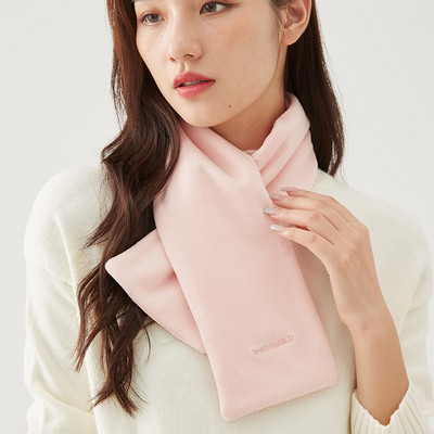 Κοντό γυναικείο κασκόλ για το φθινόπωρο και το χειμώνα - μονόχρωμο