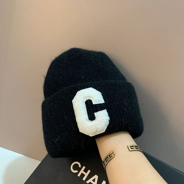 Palarie dama model simplu cu broderie