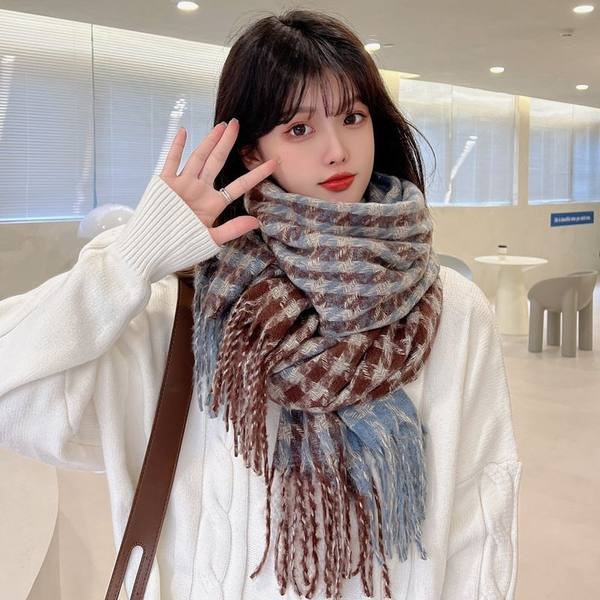 Модерен дамски шал с ресни в два цвята