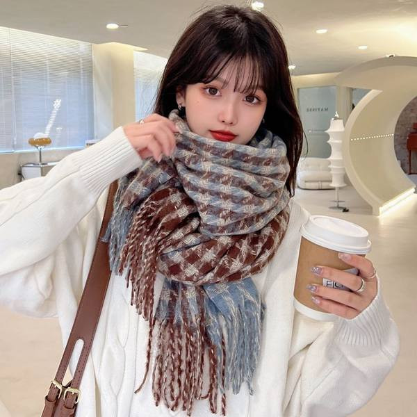 Модерен дамски шал с ресни в два цвята