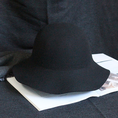 Μονόχρωμο γυναικείο καπέλο