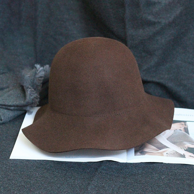 Μονόχρωμο γυναικείο καπέλο