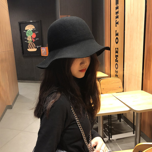 Μονόχρωμο γυναικείο καπέλο