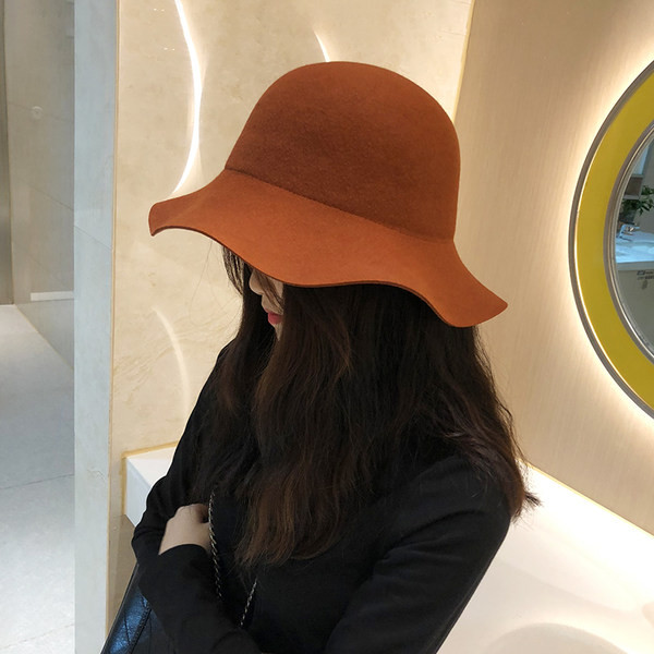 Μονόχρωμο γυναικείο καπέλο