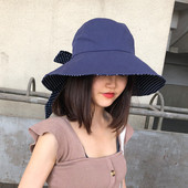 Стилна дамска шапка с козирка и панделка