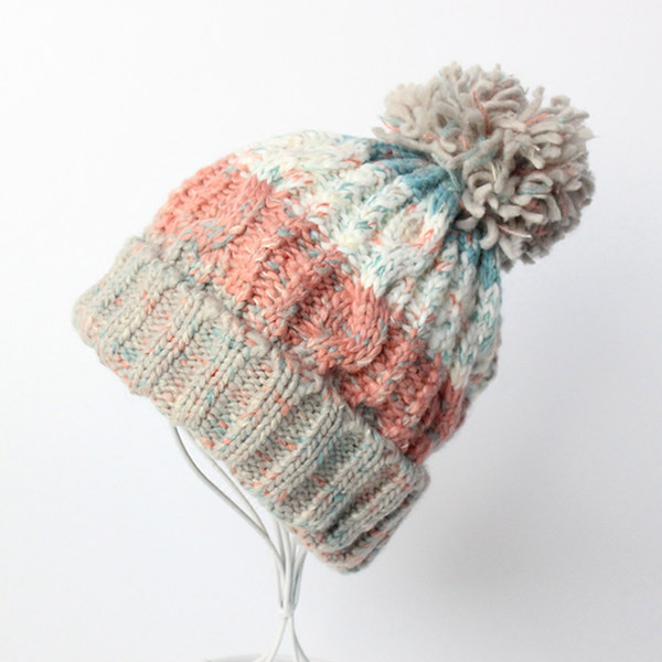 Γυναικείο πολύχρωμο χειμωνιάτικο καπέλο με πον-πον και ζεστή φόδρα