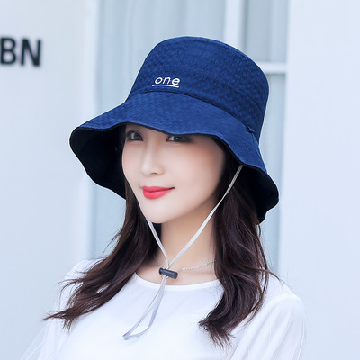 Μοντέρνο γυναικείο καπέλο σε δύο μοντέλα