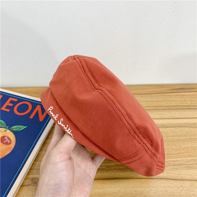 Γυναικείο μπερέ με μεταλλική διακόσμηση ή κεντητή επιγραφή