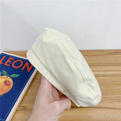 Γυναικείο μπερέ με μεταλλική διακόσμηση ή κεντητή επιγραφή