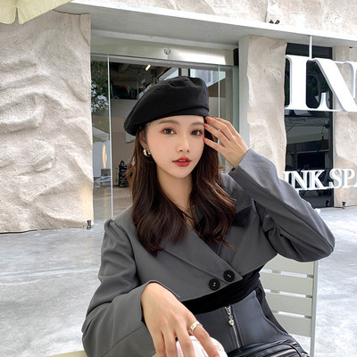 Κομψό γυναικείο καπέλο τύπου μπερέ σε μαύρο χρώμα