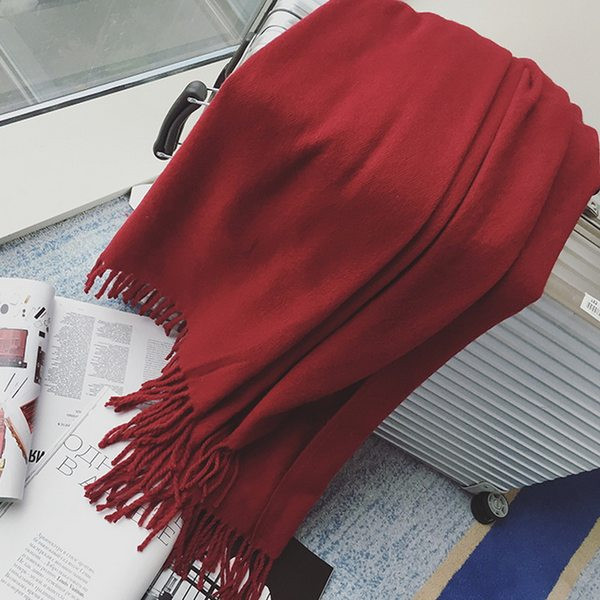 Модерен зимен шал с ресни в червен цвят