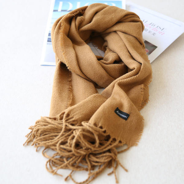 Дамски шал с емблема и ресни