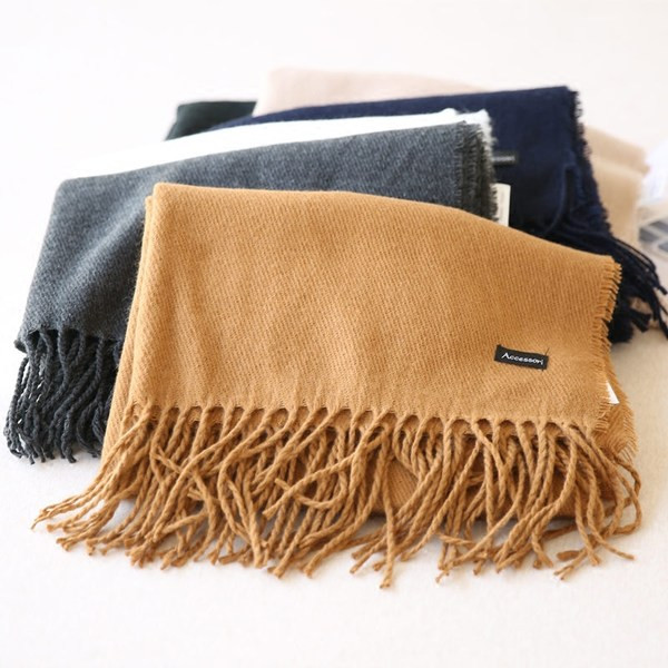 Дамски шал с емблема и ресни