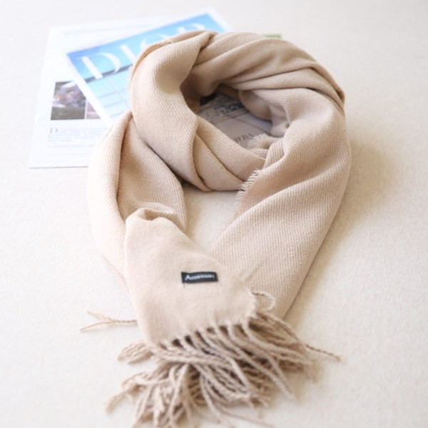 Дамски шал с емблема и ресни