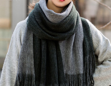 Δίχρωμο γυναικείο κασκόλ με κρόσσια