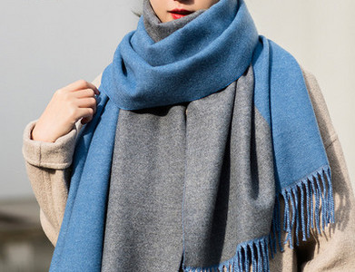 Δίχρωμο γυναικείο κασκόλ με κρόσσια