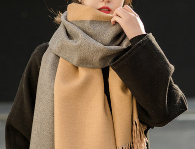 Δίχρωμο γυναικείο κασκόλ με κρόσσια