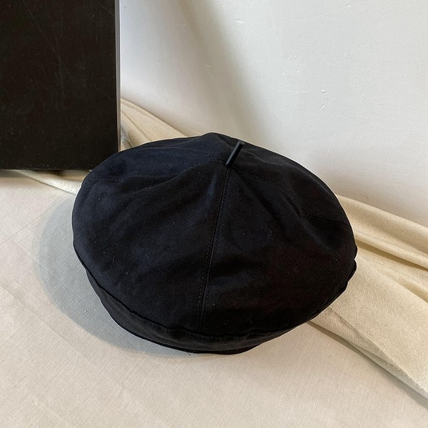 Дамска  ежедневна шапка тип каскет 