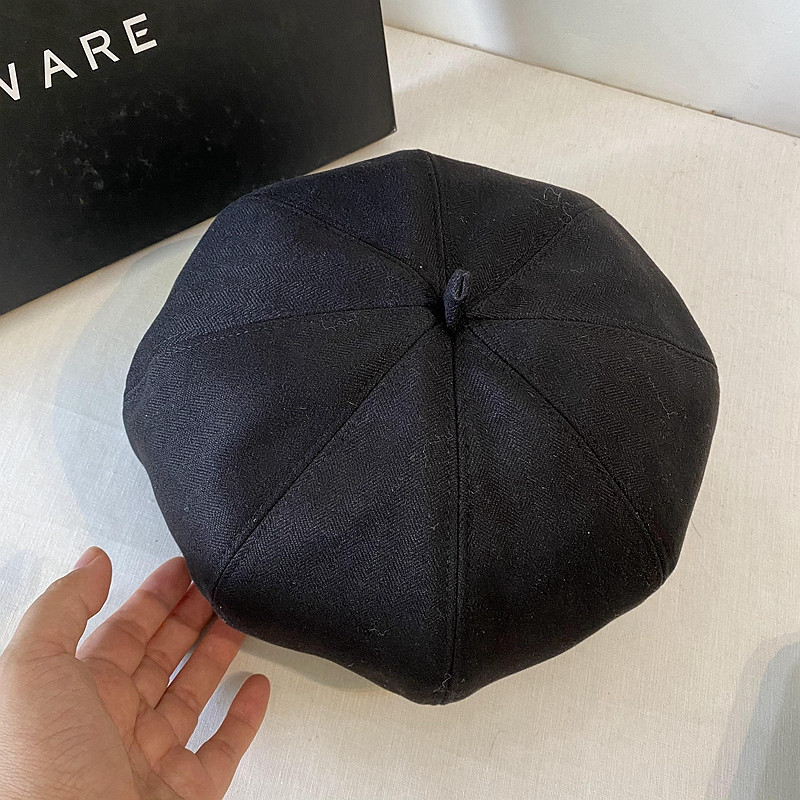 Дамска ежедневна  вълнена шапка тип каскет 