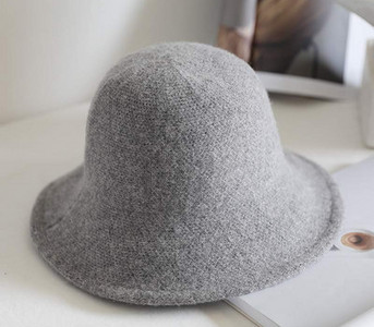 Μάλλινο καπέλο  για γυναίκες