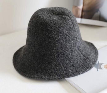 Μάλλινο καπέλο  για γυναίκες