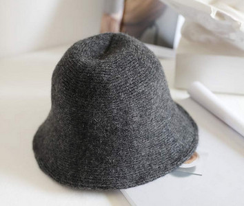 Μάλλινο καπέλο  για γυναίκες