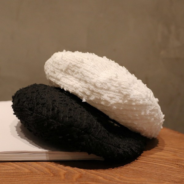 Дамска вълнена барета в два цвята