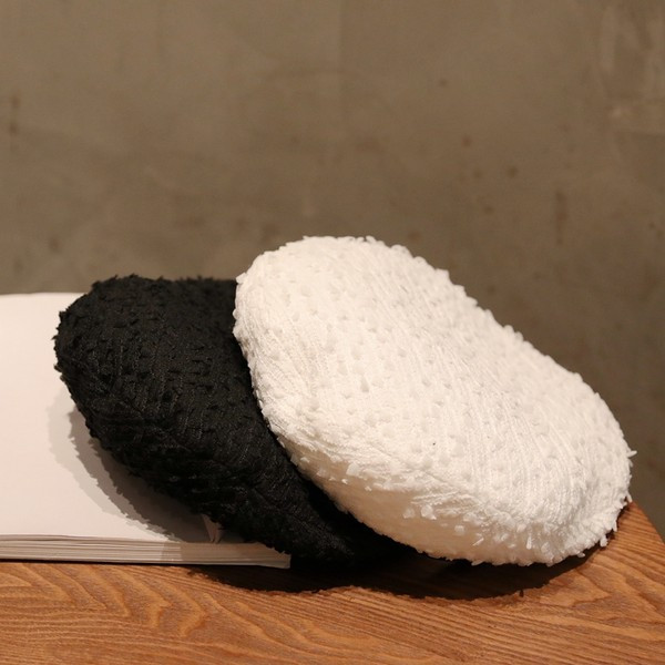 Дамска вълнена барета в два цвята