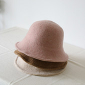 Γυναικείο μάλλινο καπέλο σε διάφορα χρώματα