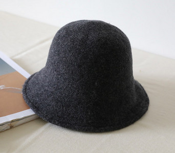 Γυναικείο μάλλινο καπέλο σε διάφορα χρώματα